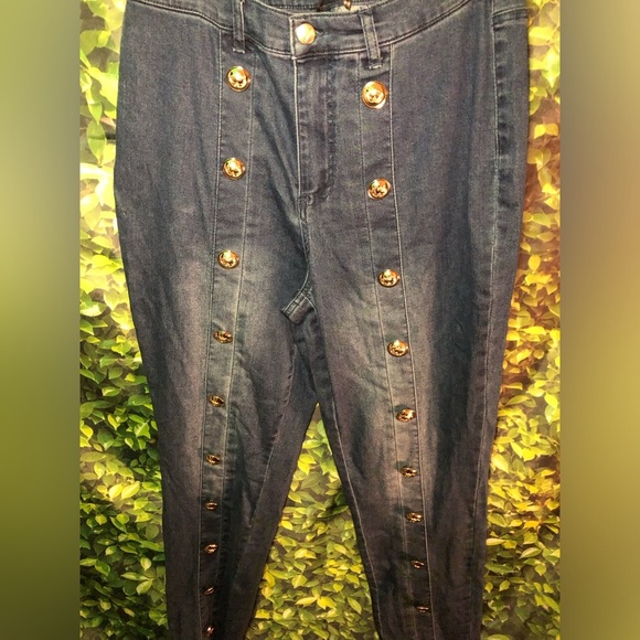 Stylish Blue Button-Embellished Jeans - Picture 8 of 14